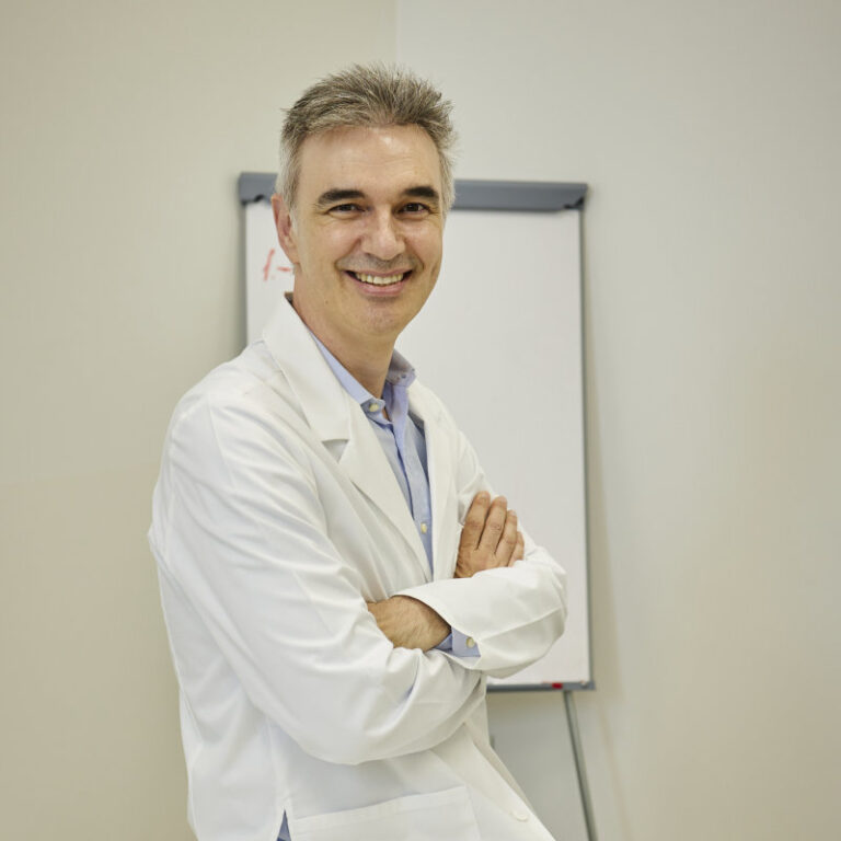 Dr. Gonzalo Pérez-Herrezuelo, cirujano maxilofacial y médico estético en Valencia