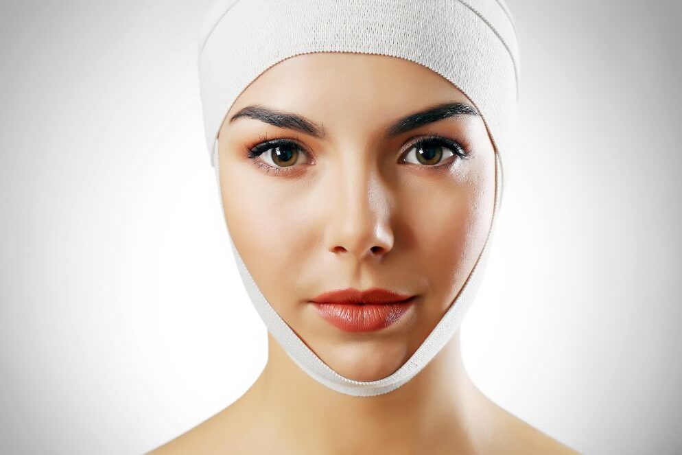 vendaje compresivo después de lifting facial